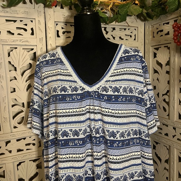 WOMAN WITHIN CUTE BLUE & WHITE FLOWERS & STRIPES SHORT SLEEVE PLUS TOP - Picture 2 of 10